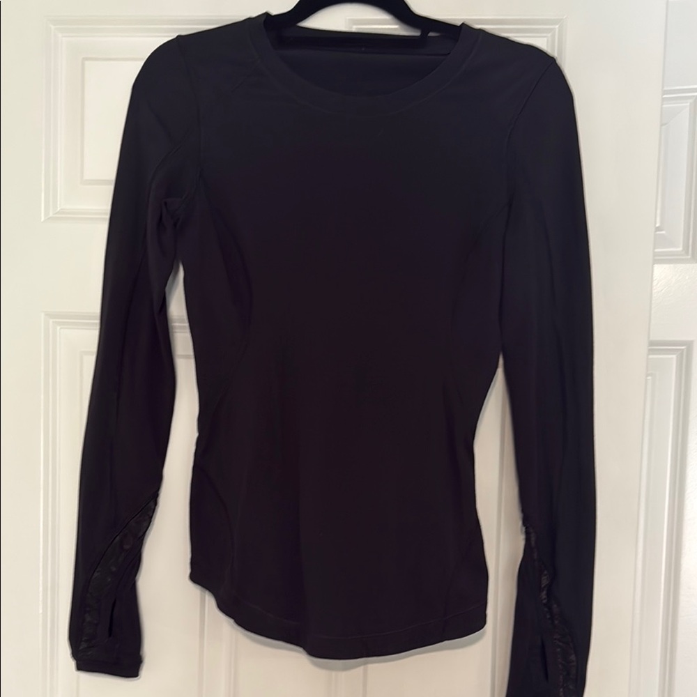 Lululemon Black Long Sleeve Women's Top with reflective sleeves